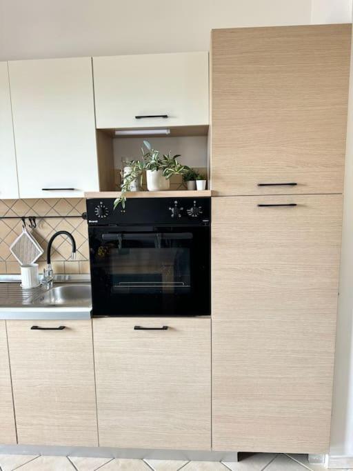 Casa Vacanza Elislor Apartments فيوميتشينو المظهر الخارجي الصورة